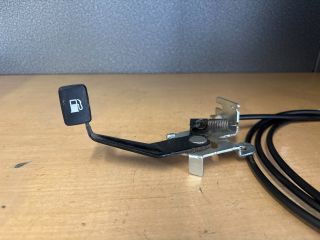 bontott SUZUKI SWIFT IV Tankajtó Nyitó Bowden