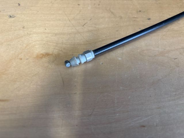 bontott SUZUKI SWIFT IV Tankajtó Nyitó Bowden