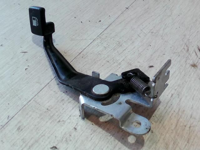 bontott SUZUKI SWIFT IV Tankajtó Nyitó Kar / Gomb