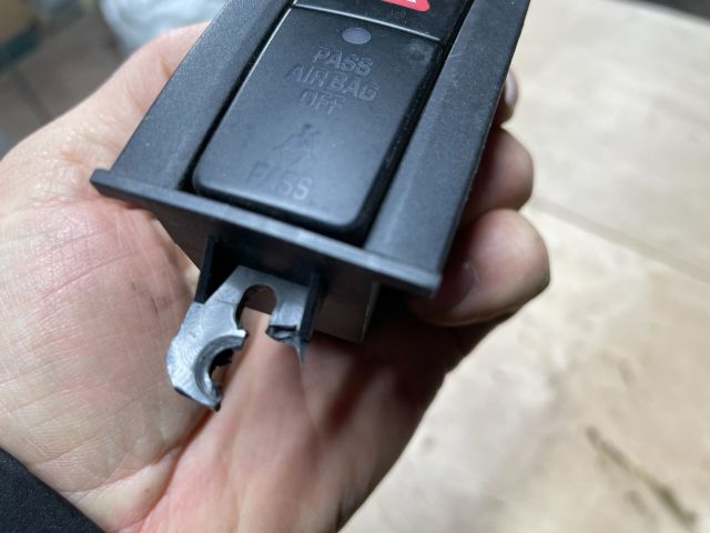 bontott SUZUKI SWIFT IV Vészvillogó Kapcsoló