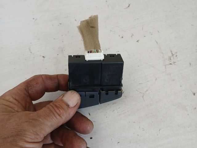 bontott SUZUKI SWIFT IV Vészvillogó Kapcsoló