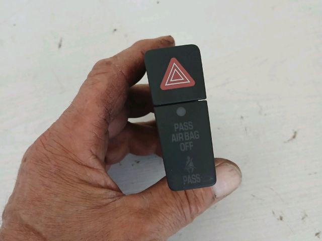 bontott SUZUKI SWIFT IV Vészvillogó Kapcsoló