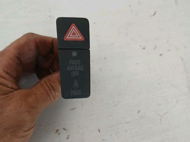 bontott SUZUKI SWIFT IV Vészvillogó Kapcsoló