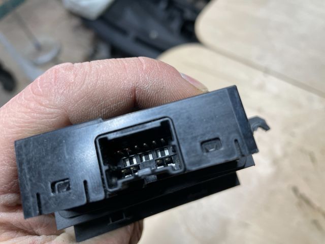 bontott SUZUKI SWIFT IV Vészvillogó Kapcsoló