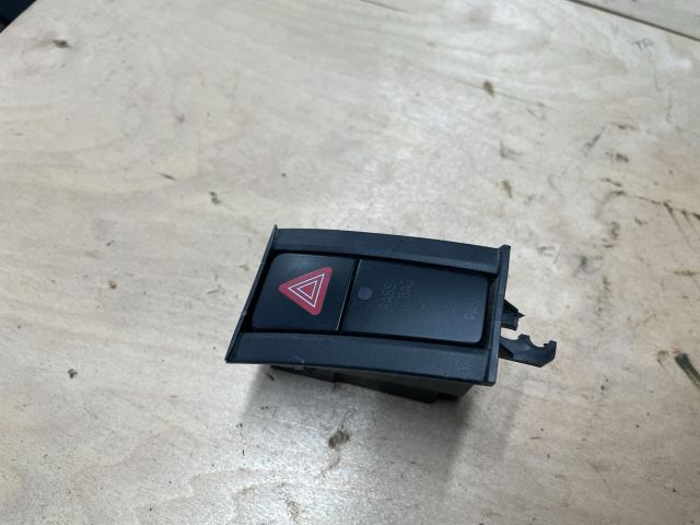 bontott SUZUKI SWIFT IV Vészvillogó Kapcsoló