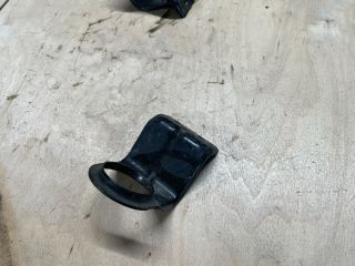 bontott SUZUKI SWIFT IV Vízhűtő Radiátor Tartó