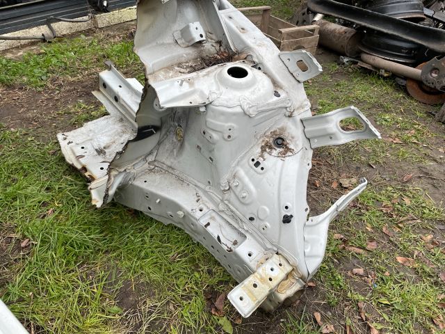 bontott SUZUKI SWIFT V Bal első Negyed Karosszéria Csomag