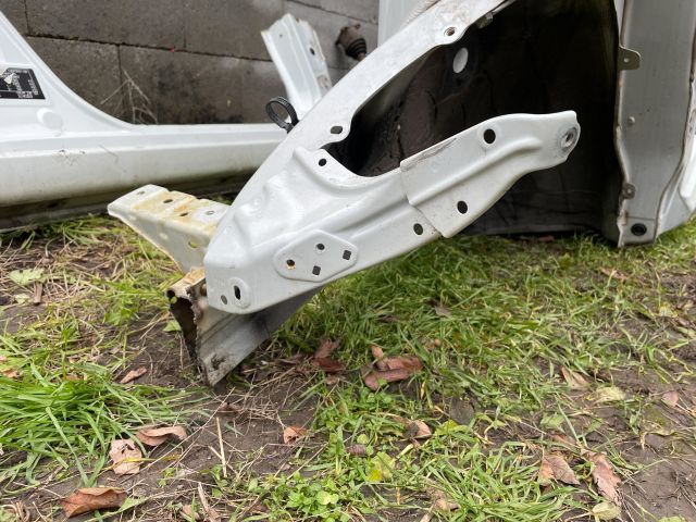 bontott SUZUKI SWIFT V Bal első Negyed Karosszéria Csomag