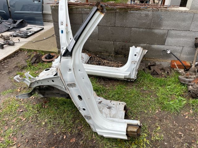 bontott SUZUKI SWIFT V Bal első Negyed Karosszéria Csomag