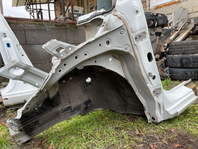 bontott SUZUKI SWIFT V Bal első Negyed Karosszéria Csomag