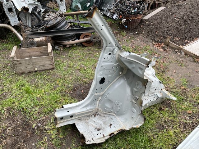 bontott SUZUKI SWIFT V Bal első Negyed Karosszéria Csomag