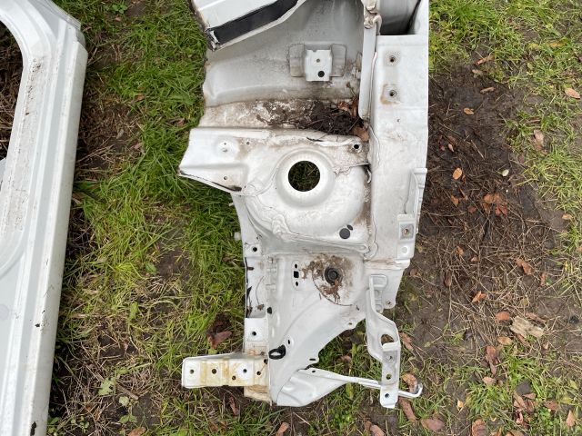 bontott SUZUKI SWIFT V Bal első Negyed Karosszéria Csomag