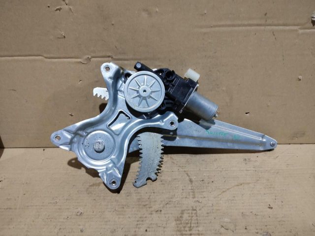 bontott SUZUKI SWIFT V Bal hátsó Ablakemelő Szerkezet (Elektromos)