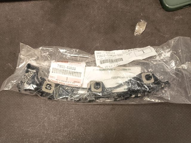 bontott SUZUKI SWIFT V Bal hátsó Lökhárító Tartó (Műanyag)