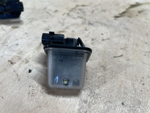 bontott SUZUKI SWIFT V Hátsó Rendszámtábla Világítás