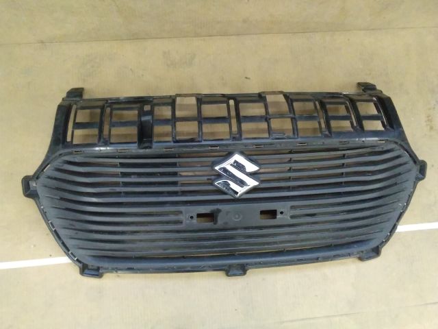 bontott SUZUKI SWIFT V Hűtőrács