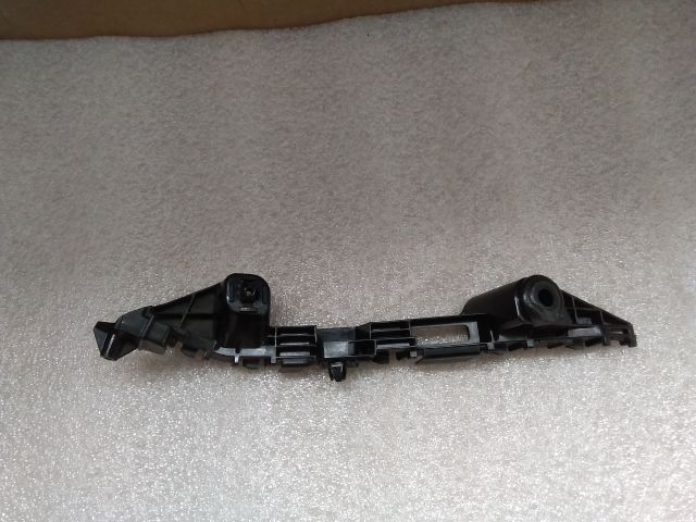 bontott SUZUKI SWIFT V Jobb első Oldal Lökhárító Tartó (Műanyag)