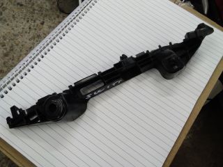 bontott SUZUKI SWIFT V Jobb első Oldal Lökhárító Tartó (Műanyag)