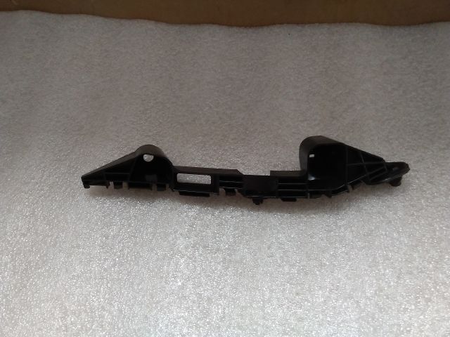 bontott SUZUKI SWIFT V Jobb első Oldal Lökhárító Tartó (Műanyag)