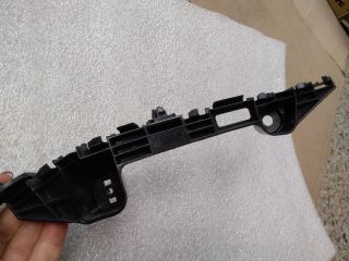 bontott SUZUKI SWIFT V Jobb első Oldal Lökhárító Tartó (Műanyag)