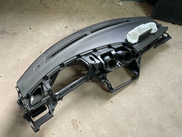 bontott SUZUKI SWIFT V Műszerfal Héj