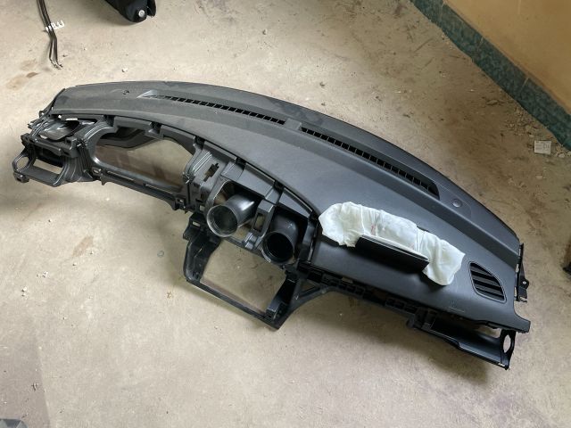 bontott SUZUKI SWIFT V Műszerfal Héj