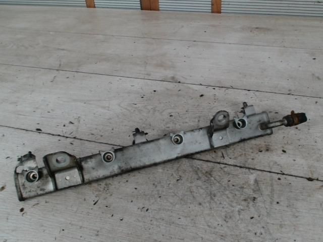 bontott SUZUKI SX4 Porlasztó Sor / Híd