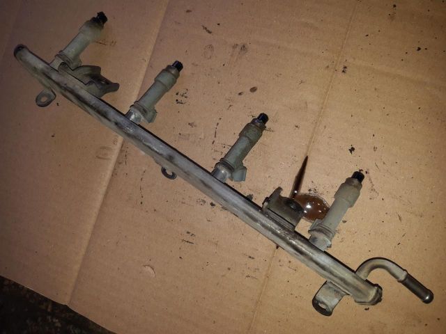 bontott SUZUKI SX4 Porlasztó Sor / Híd