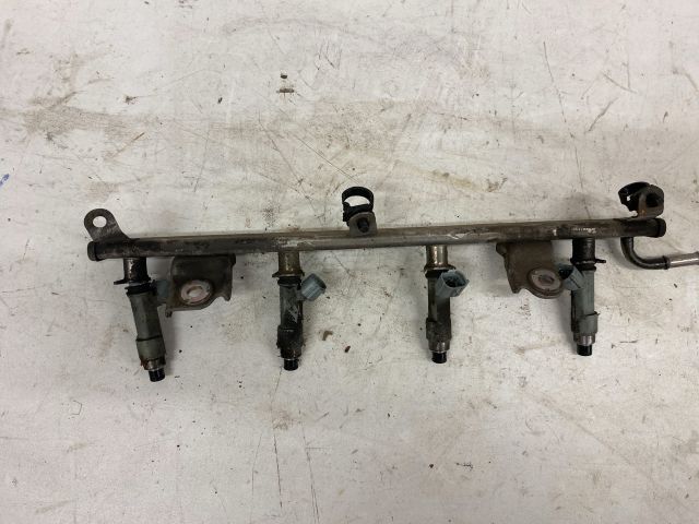 bontott SUZUKI SX4 Porlasztó Sor / Híd