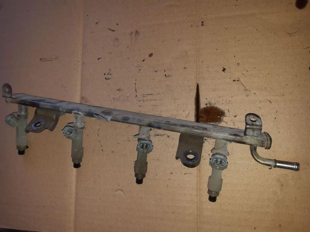 bontott SUZUKI SX4 Porlasztó Sor / Híd