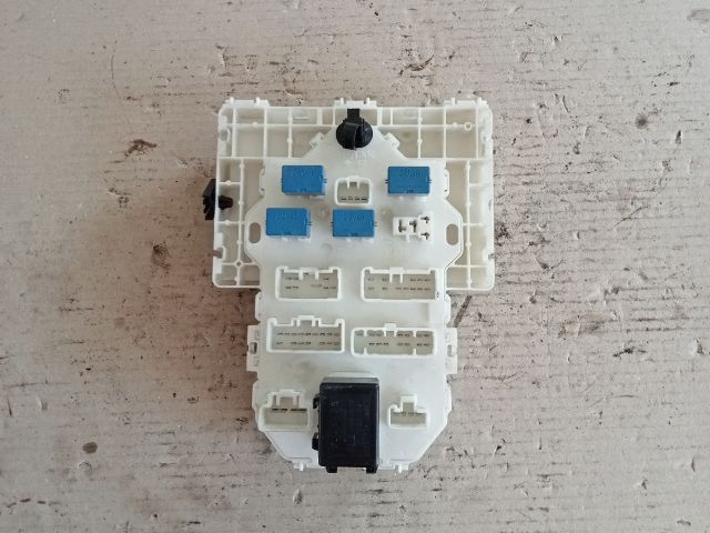 bontott SUZUKI SX4 Biztosítéktábla Motortér