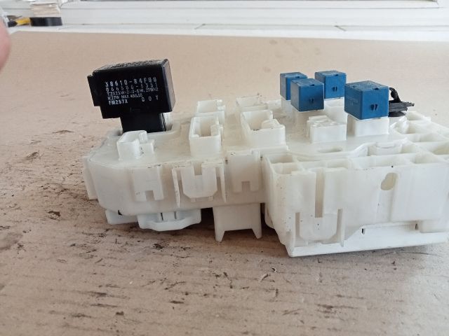 bontott SUZUKI SX4 Biztosítéktábla Motortér