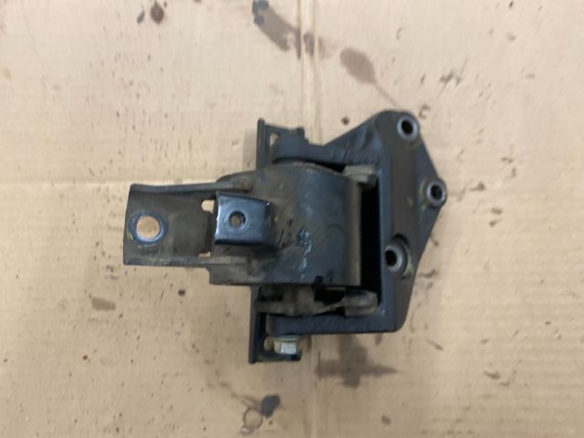 bontott SUZUKI SX4 Motor Tartó Bak Jobb