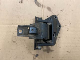 bontott SUZUKI SX4 Motor Tartó Bak Jobb