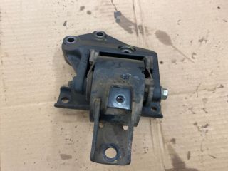 bontott SUZUKI SX4 Motor Tartó Bak Jobb