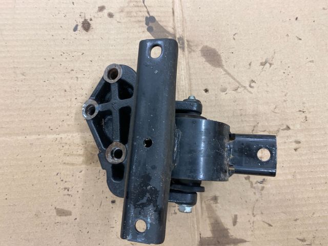 bontott SUZUKI SX4 Motor Tartó Bak Jobb