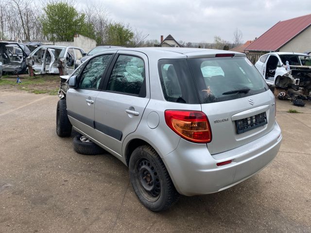 bontott SUZUKI SX4 Üzemanyag Szivattyú