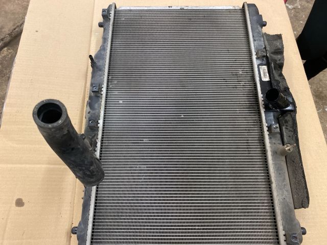 bontott SUZUKI SX4 Vízhűtő Radiátor (Klímás)