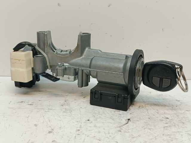 bontott SUZUKI SX4 Gyújtáskapcsoló Házzal