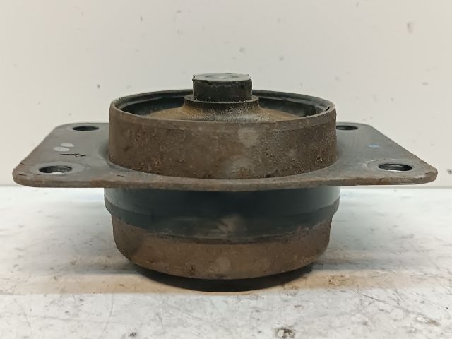 bontott SUZUKI SX4 Motor Tartó Bak Bal