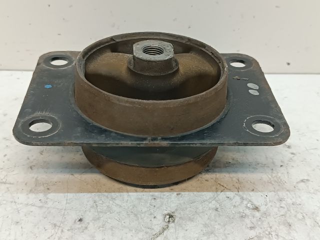 bontott SUZUKI SX4 Motor Tartó Bak Bal