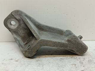 bontott SUZUKI SX4 Motor Tartó Bak (Fém)