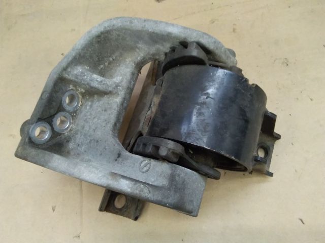 bontott SUZUKI SX4 Motor Tartó Bak (Fém)