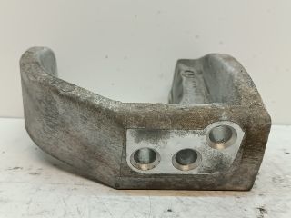 bontott SUZUKI SX4 Motor Tartó Bak (Fém)