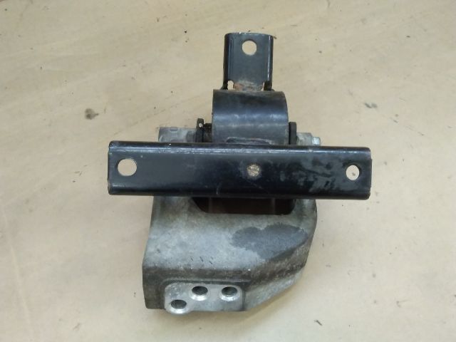 bontott SUZUKI SX4 Motor Tartó Bak (Fém)