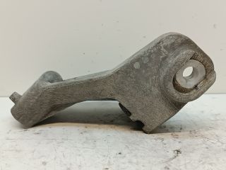 bontott SUZUKI SX4 Motor Tartó Bak (Fém)