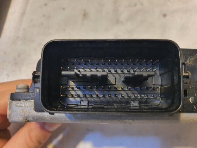 bontott SUZUKI SX4 Motorvezérlő