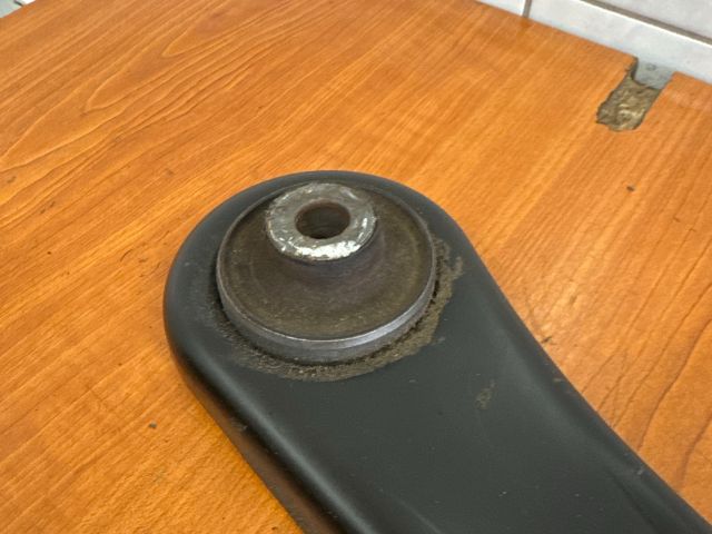 bontott SUZUKI SX4 Bal első Lengőkar