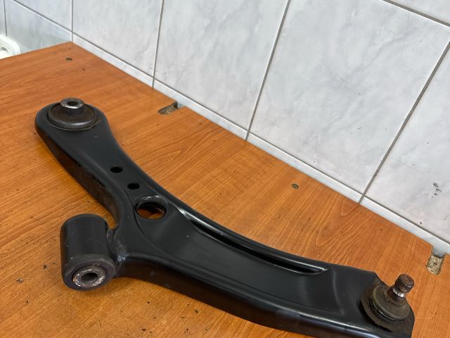 bontott SUZUKI SX4 Bal első Lengőkar