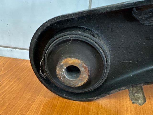 bontott SUZUKI SX4 Bal első Lengőkar